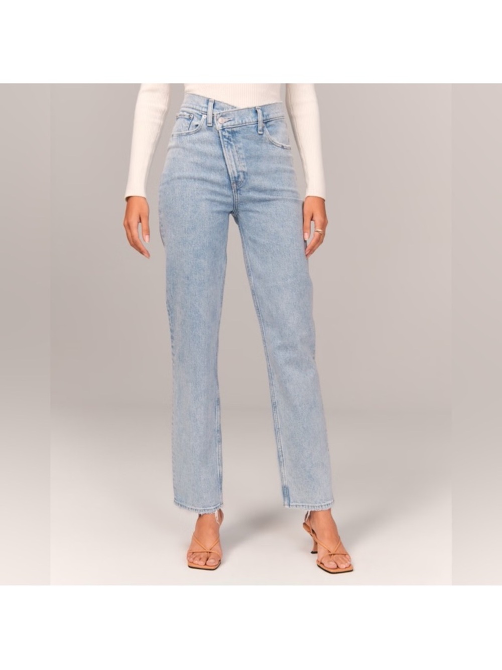 Abercrombie Mid-Rise 90’s Straight Jeans with Crossover Waist 26 Short